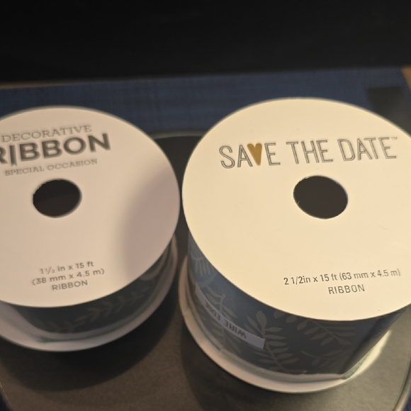 Green Wire Edge Ribbon with Leaf Design - Picture 2 of 3